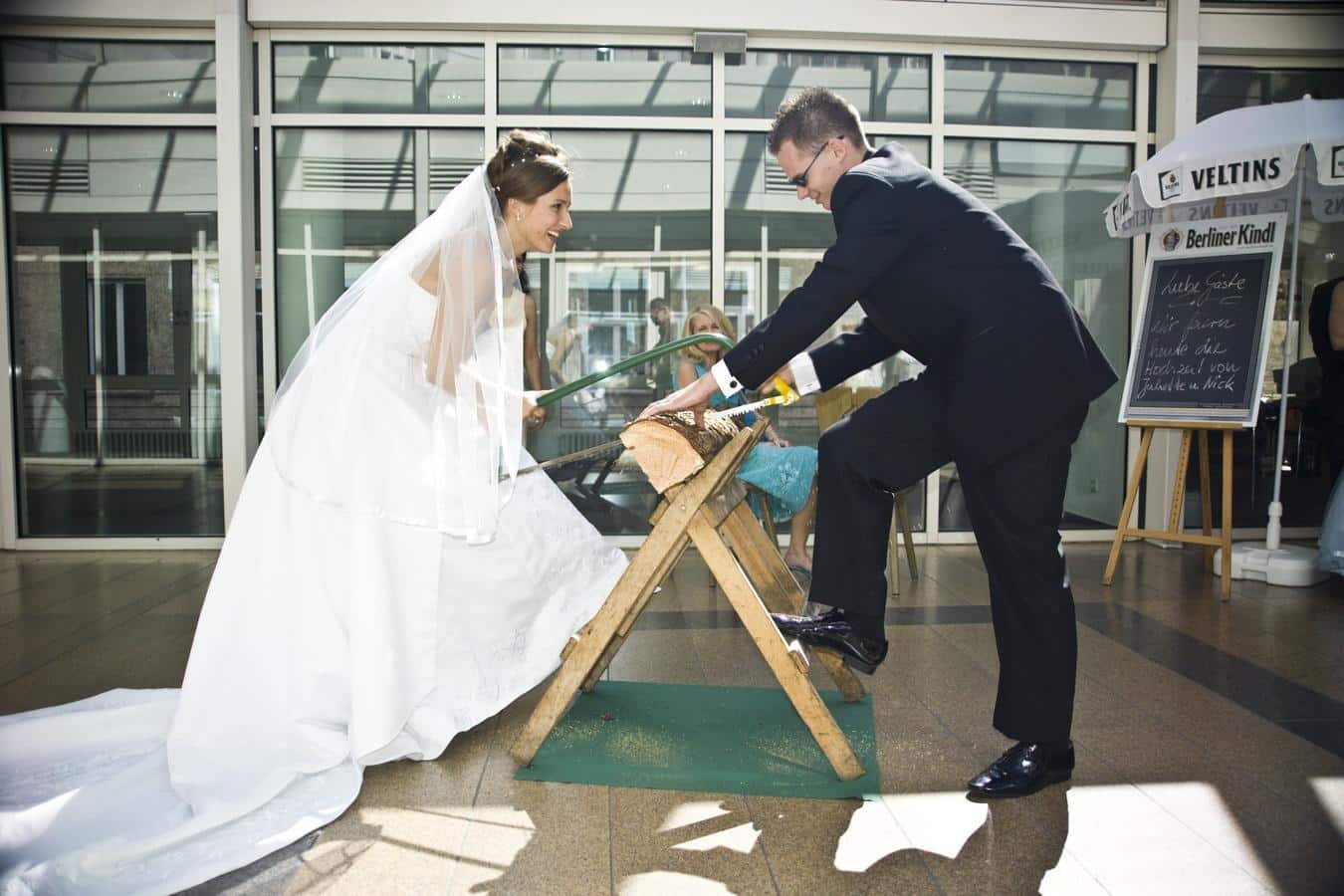 old italian wedding traditions sawing