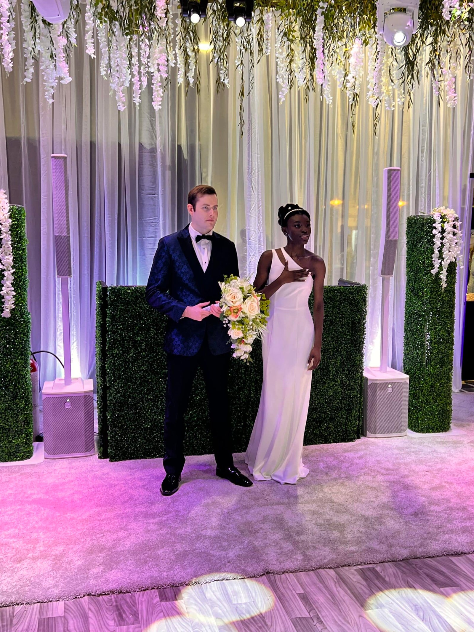 raleigh-wedding-dj-stylus-black-white-blue-green - Stylus Weddings Stylus SE - 4 Things to Look for